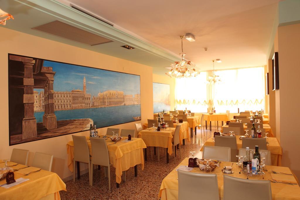 Hotel Vienna Caorle Luaran gambar
