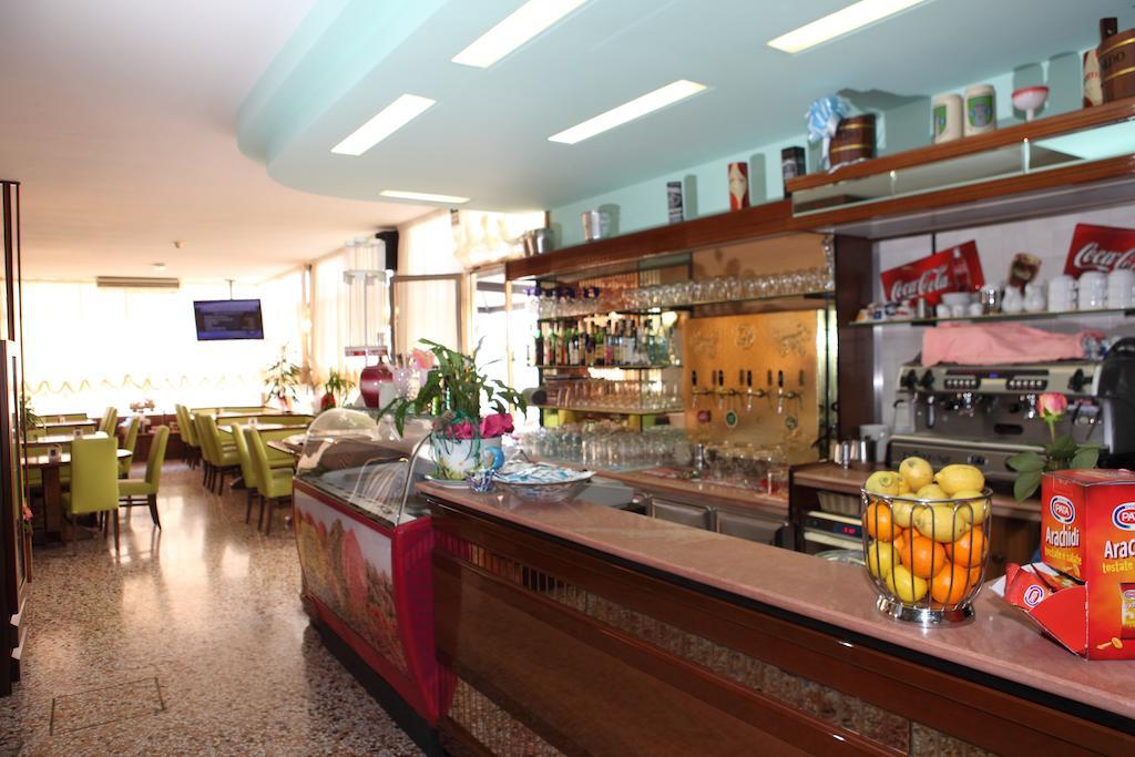 Hotel Vienna Caorle Luaran gambar